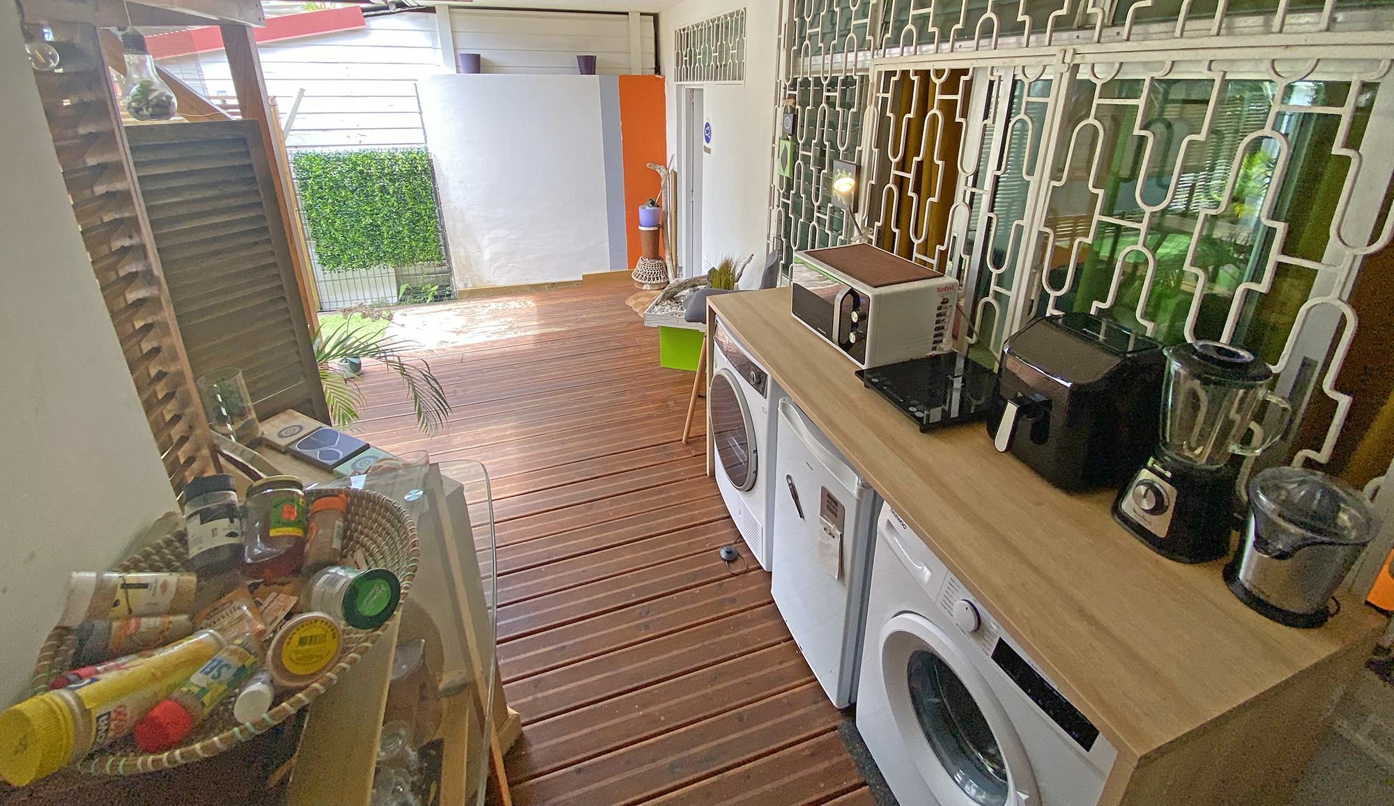 432744559_420516500486439_8067385473539808799_n Cuisine extérieure sur deck