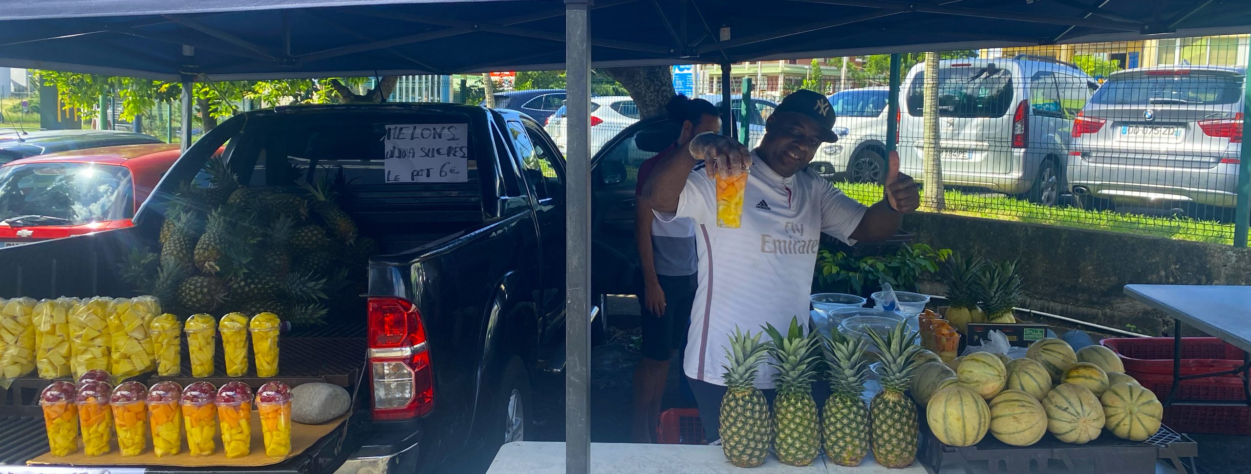 Hervé et ses délicieux fruits locaux